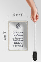 Blechschild Spruch Such nicht nach Witzen an der Wand 12x18cm Schild
