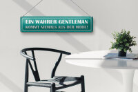 Blechschild Spruch 46x10cm wahrer Gentleman kommt niemals aus der Mode