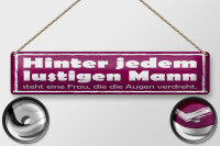 Blechschild Spruch 46x10cm hinter lustigen Mann eine Frau Dekoration