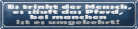 Blechschild Spruch 46x10cm es trinkt Mensch es säuft...