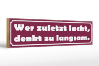 Holzschild Spruch 46x10cm Wer zuletzt lacht denkt langsam