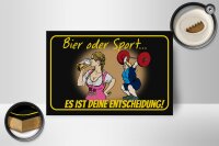 Holzschild Pinup 12x18 cm Bier oder Sport  Entscheidung