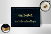Holzschild Spruch 18x12cm bei uns Hand in Hand gearbeitet blau