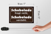 Holzschild Spruch 12x18 cm Schokolade fragt nicht sie versteht Deko Schild