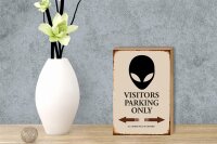 Holzschild Spruch 12x18cm Visitors Parking only Alien