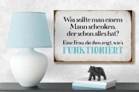 Holzschild Spruch 18x12cm was sollte man dem Mann schenken