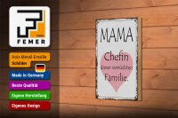 Holzschild Spruch 12x18cm Mama Chefin verrückter Familie