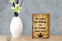 Holzschild Spruch 12x18cm hier regiert König bis Königin