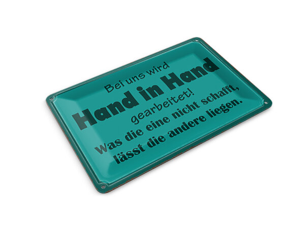 Blechpostkarte Spruch 14x10 cm bei uns Hand in Hand gearbeitet Deko Schild