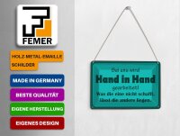 Blechpostkarte Spruch 14x10 cm bei uns Hand in Hand gearbeitet Deko Schild