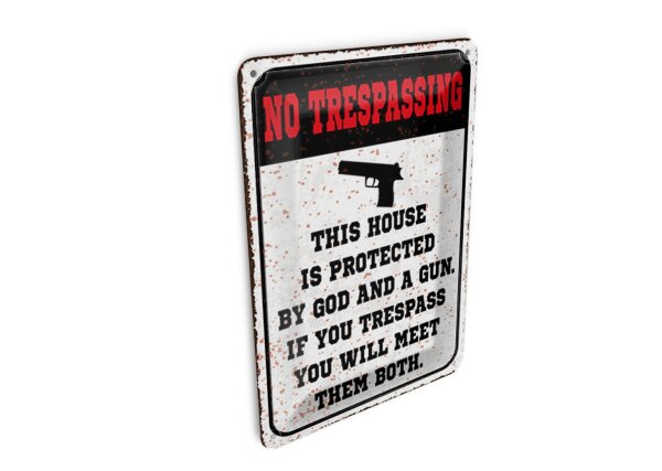 Blechpostkarte Spruch 10x14 cm No Trespassing This house ist protected Schild