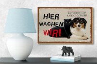 Holzschild Spruch 18x12 cm Hund Katze hier wachen wir Geschenk