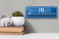 Blechschild Hinweis 27x10 cm Stammtisch hier sitzen (blau) Dekoration