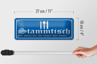 Blechschild Hinweis 27x10 cm Stammtisch hier sitzen (blau) Dekoration