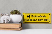 Holzschild Hinweis 27x10cm Freilaufende Hunde auf dem Hof