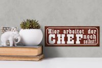 Holzschild Spruch 27x10cm hier arbeitet Chef noch selbst