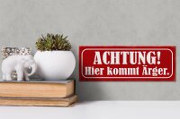 Holzschild Hinweis 27x10cm Achtung hier kommt Ärger