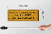 Holzschild Spruch 27x10cm alle chillen Papa muss grillen