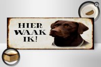 Holzschild Spruch 27x10cm holländisch Hier Waak ik brauner Labrador