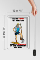 Blechschild Spruch 20x30cm Keine Frau perfekt aber als Dorfkind