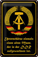 Blechschild Spruch 20x30cm unterschätze niemals Mann...