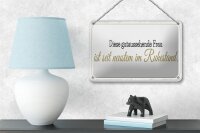 Blechschild Spruch 18x12cm gutaussehende Frau ist im Ruhestand Dekoration