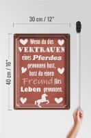 Blechschild Spruch 30x40cm Vertrauen eines Pferdes Freund