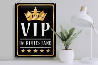 Blechschild Spruch 30x40cm VIP im Ruhestand (s/w)