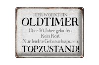 Blechschild Spruch 40x30cm hier wohnt Oldtimer über 70
