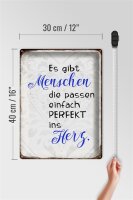 Blechschild Spruch 30x40cm gibt Menschen passen ins Herz