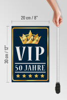Holzschild Spruch 20x30cm VIP 50 Jahre (blau/weiß)