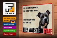 Holzschild Hinweis 30x20cm Hund Hier wacht ein Staff