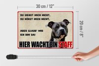 Holzschild Hinweis 30x20cm Hund Hier wacht ein Staff