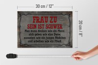 Holzschild Spruch 30x20cm Frau zu sein ist schwer man muss