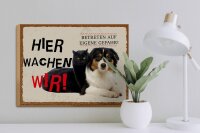 Holzschild Spruch 40x30cm Hund Katze hier wachen wir Geschenk