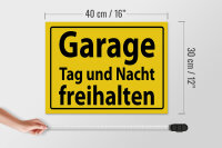 Holzschild Hinweis 40x30cm Garage Tag und Nacht freihalten
