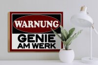 Holzschild Hinweis 40x30cm Warnung Genie am Werk
