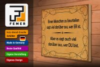 Holzschild Spruch 40x30cm Einen Menschen zu beurteilen